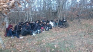 Задържаха петима бежанци