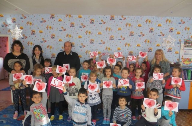 Кмет и деца създадоха послания за благодарност