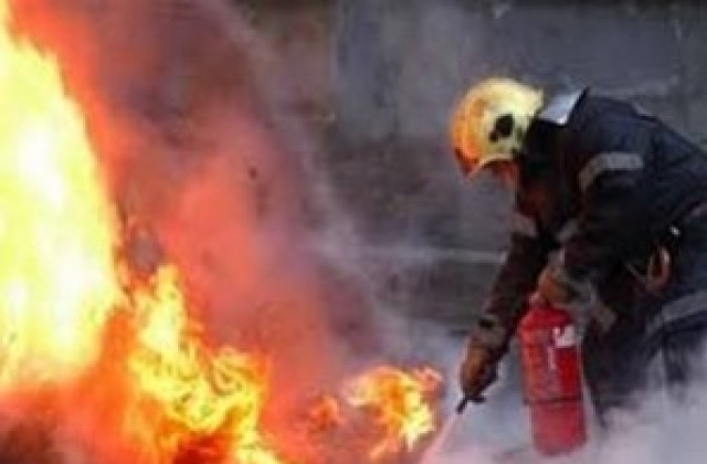 Пожар в необитаем апартамент в Хасково
