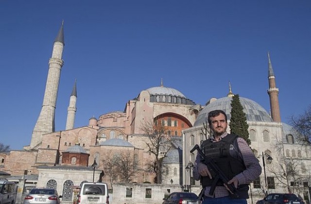 Светът остро осъди атентата в Истанбул
