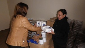 Раздават хранителни продукти в община Болярово