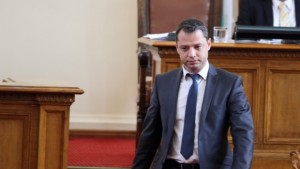 Добрев Не можем да очакваме горивата у нас да струват