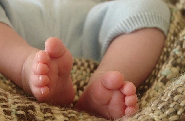 Даряват на новородените в Плевен пелени и легълца