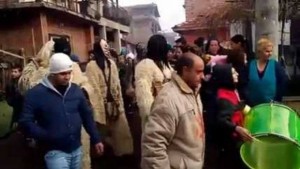 Ромите посрещнаха Новата година сурвакат за здраве на Банго Василий