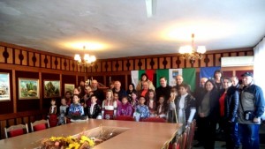 Ученици сурвакаха кмета на Кочериново