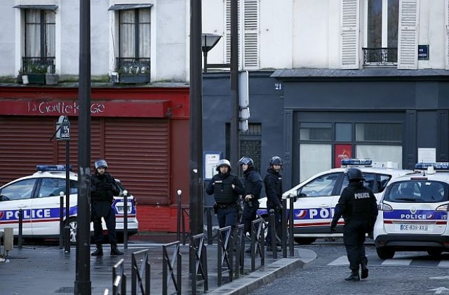 Белгийски медии: Оцелелият атентатор от Париж се е свързал с адвокат