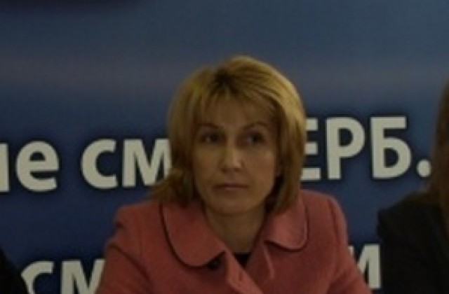 Сузана Николова влиза в съда за измама