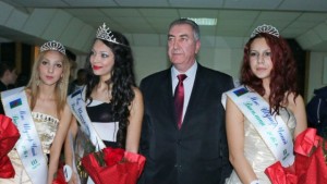 Кметът на Видин короняса найкрасивата в конкурса Мис Василица