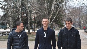 Младежи спасиха жена от грабеж