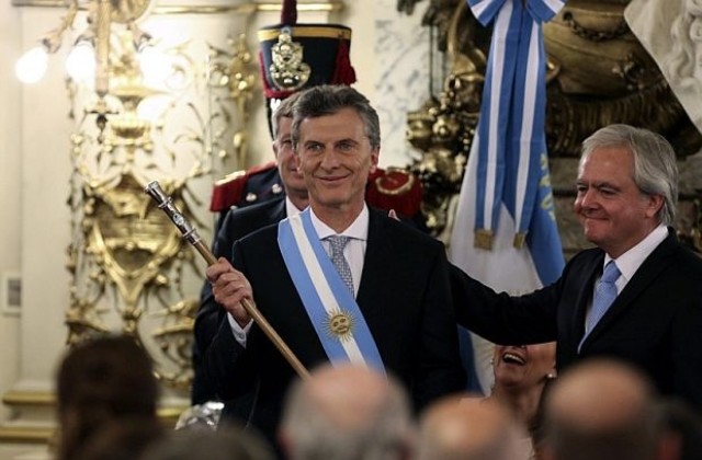 Аржентинският президент дарява заплатата си на кухня за бедни