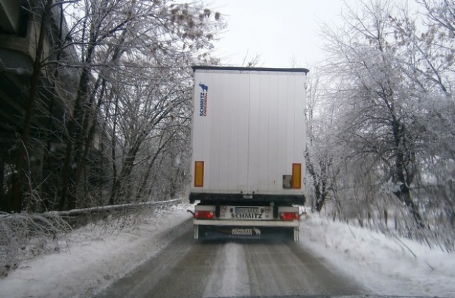 Ограничиха временно движението на МПС над 12 тона по пътя Плевен - София