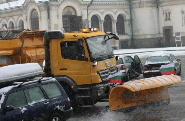 Обстановката в София е усложнена заради падналия сняг