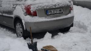Бедствената обстановка в Смолян се усложнява от снеговалежа
