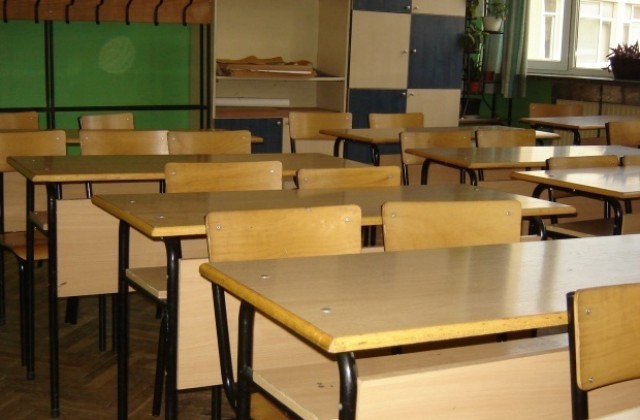 Дървена ваканция за ден в няколко училища във Варненско