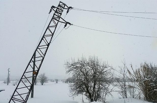 ЧЕЗ продължава да се бори с щетите от снега