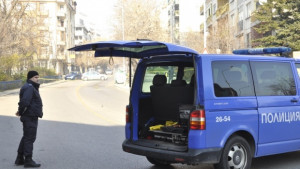 Бивш затворник е намушкал ученичката на спирка в Перник