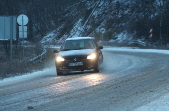 70 сантиметра сняг има в Родопите, 6 села са без ток