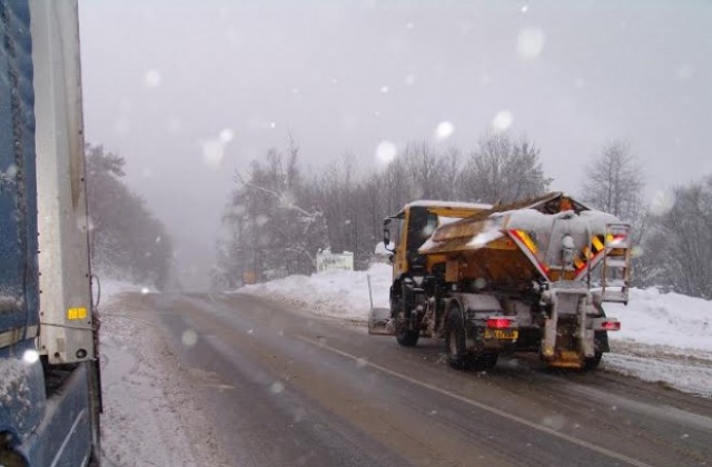 Областният управител провери как се прочиства Прохода на Републиката