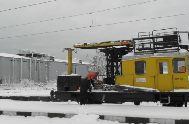 Възможни са закъснения в движението на влаковете заради снега