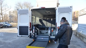 Нов специализиран автобус за хора с увреждания