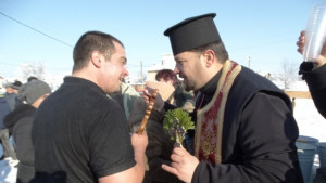 Трима скочиха за кръста в Горни Дъбник