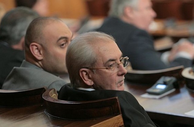 Депутатите на Местан аут от комисиите в НС