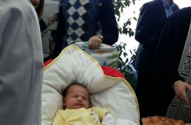 Орисаха първото бебе за 2016-та година в УМБАЛ Св. Георги (СНИМКИ)