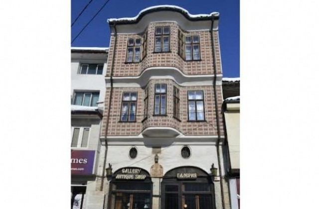 Даниел Панов иска разрешение от местния парламент Общината да спаси Къщата с маймунката