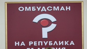 Омбудсманът пита Парите от винетки отиват за пълнене на дупки