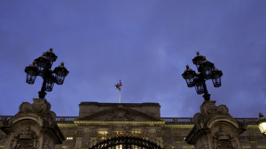 Google ни разхожда в Бъкингамския дворец и открива тайната врата