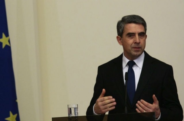 Плевнелиев: Брутният външен дълг на България намаля чувствително