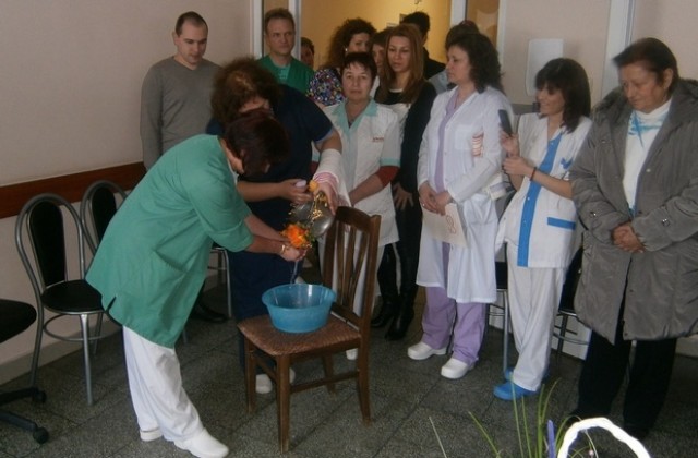 В УМБАЛ-Плевен отбелязаха с ритуал Деня на родилната помощ