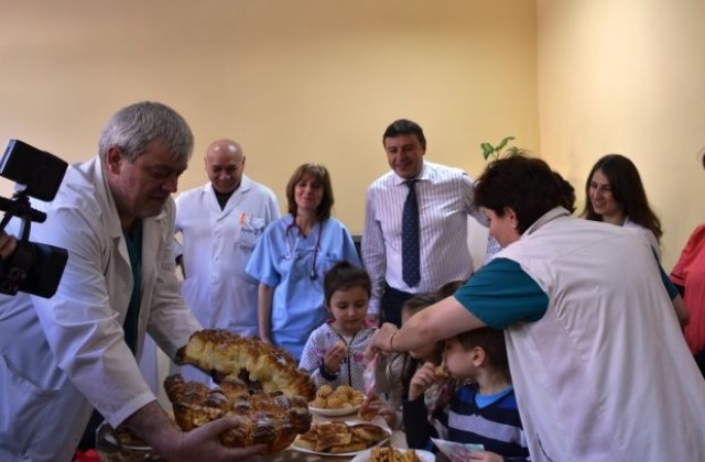 Камбитов с подарък за родилното отделение