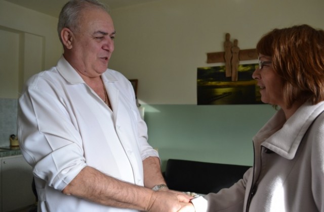 Община Казанлък дари компютър на АГ-отделението