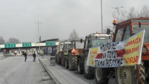 Гръцки фермери блокираха ГКПП Кулата СНИМКИ