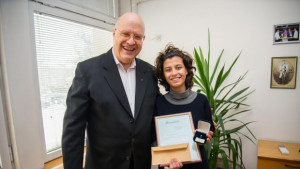 Парична премия за Мария от Корпорация Развитие