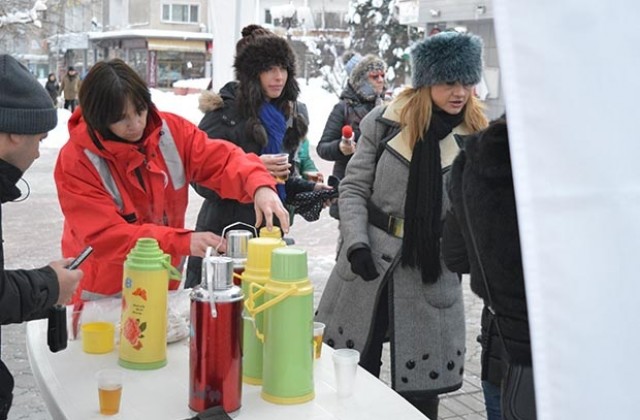 И днес ще раздават топъл чай във Враца