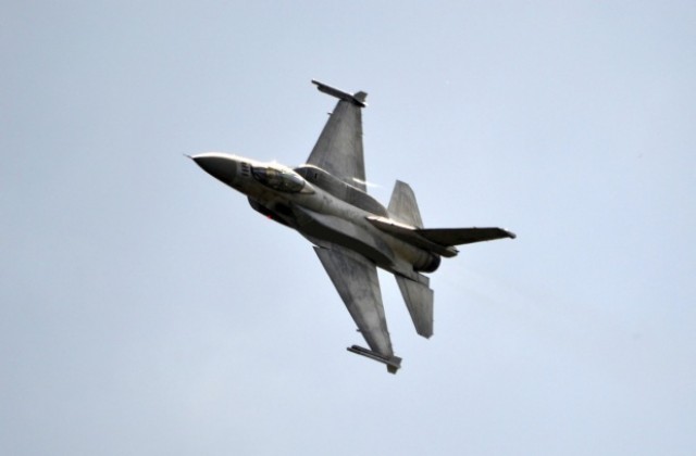 Варненци на протест, не искат чужди сили да охраняват въздушното ни пространство