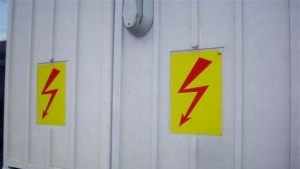 Хванаха мъж и жена да крадат ток