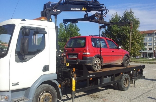 Паяк ще вдига коли, неправилно паркирали в Ямбол