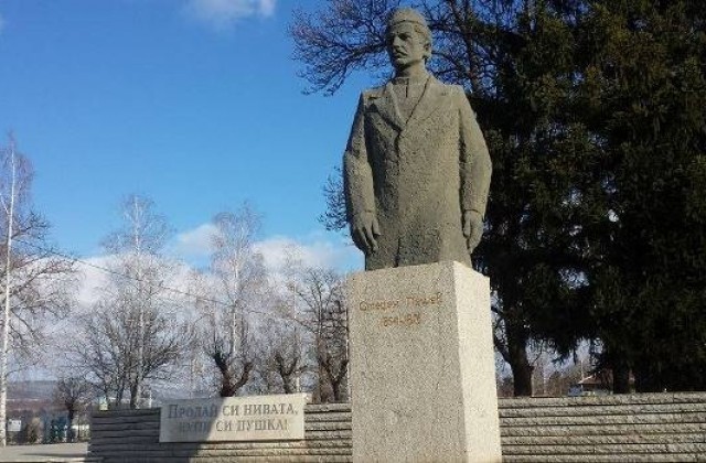Кметът Иванов предлага паркът на революционните дейци да се казва Априлско въстание