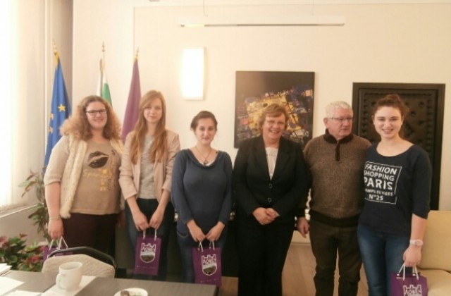 Френски ученици на стаж в ловешки детски градини