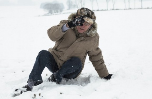 Над 100 души се потрошиха на леда през уикенда