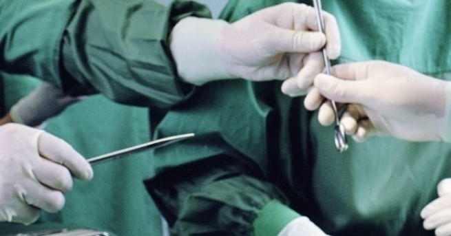 Неврохирург в САЩ е готов да оперира 11-месечните сиамски близнаци