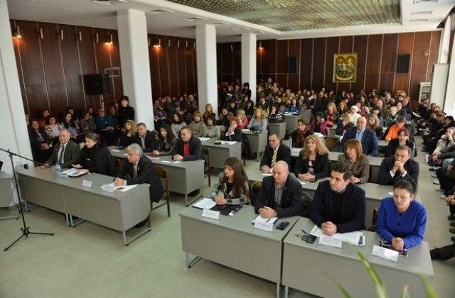 Сливен е домакин на конференция,организирана от евродепутата Мария Габриел