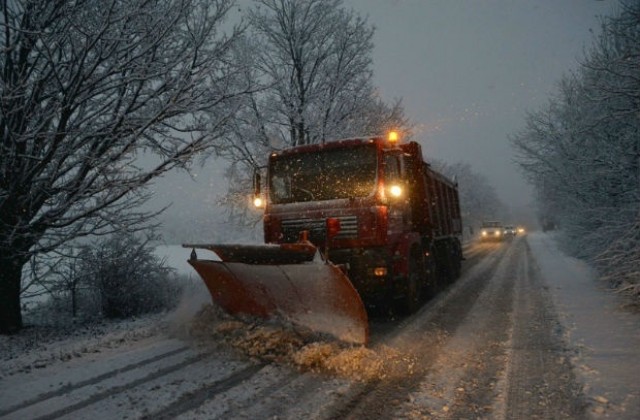 Няма затворени пътища заради снеговалежите