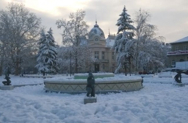 Изложба на военния клуб гостува в библиотеката