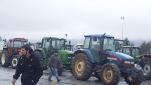 Гръцки фермери блокираха отново движението през Илинден и Кулата