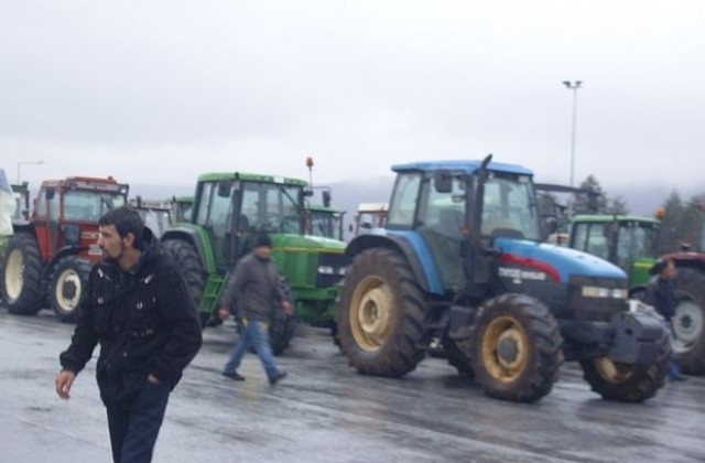 Гръцки фермери блокираха отново движението през „Илинден и „Кулата