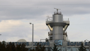 Самолет кацна извънредно на летище София заради бой на борда